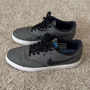 NIKE MENS SB CHECK SOLARSOFT SNEAKER - gray and black sneakers shoes size 8.5